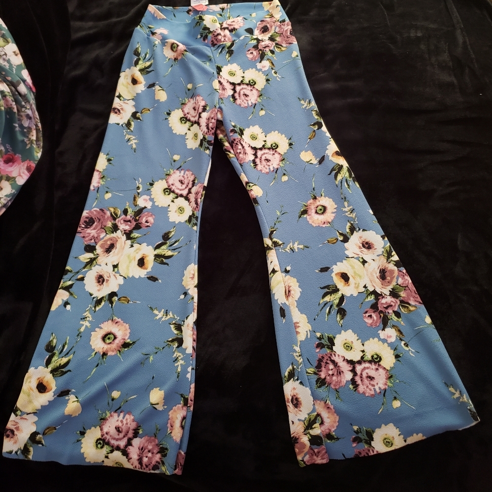 Park Avenue Light Blue Floral pants Large